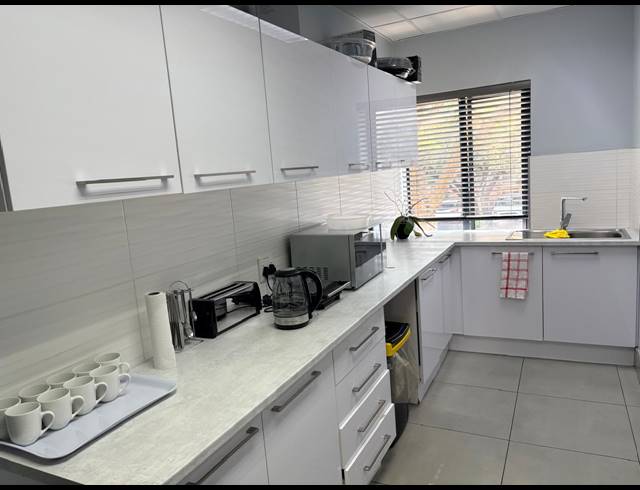 461M² OFFICE TO LET IN VORNA VALLEY